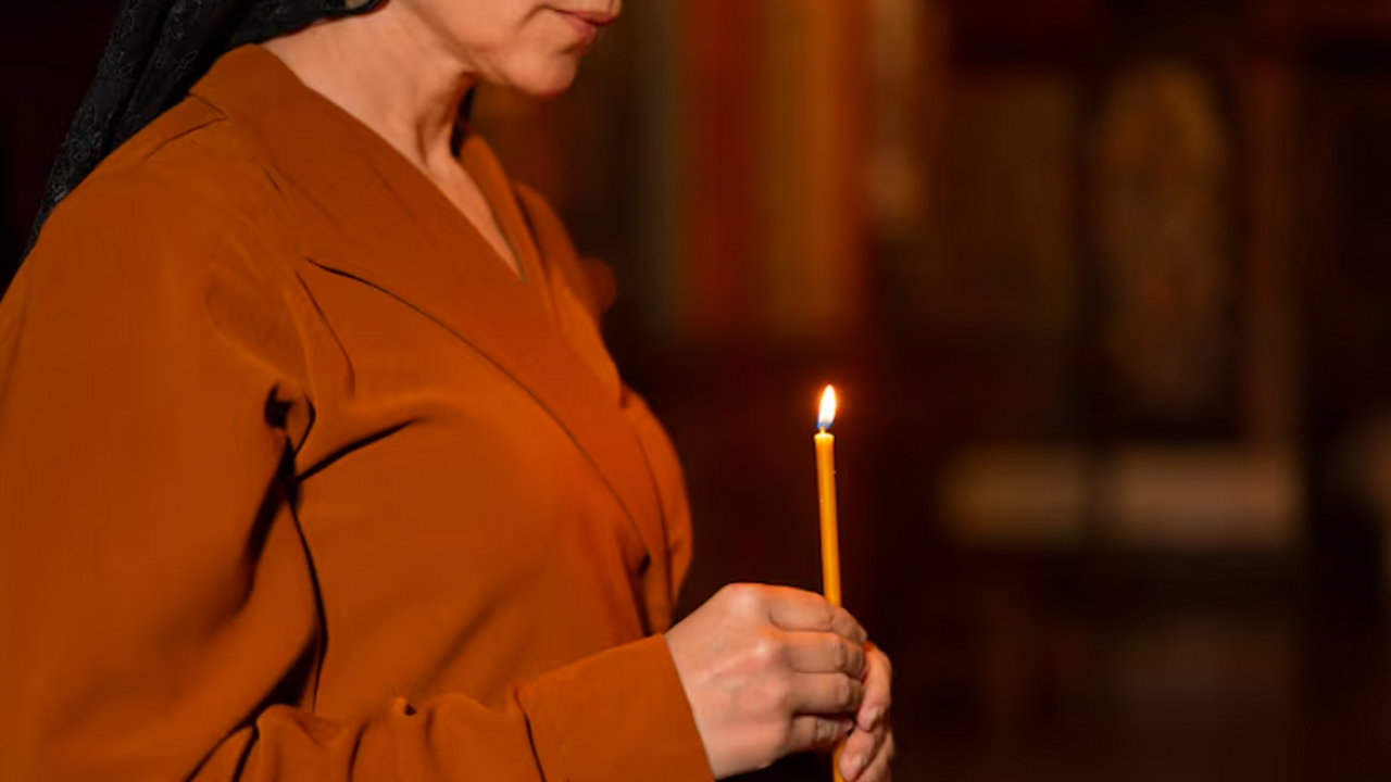 В РПЦ объяснили, как скромно подобрать одежду в храм Комментируя тему одежды в храме, священник Фили...