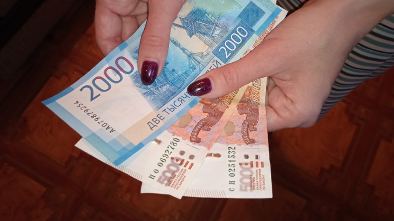 По 10 000 рублей разово достанется всем пенсионерам. Решение принято По 10 000 рублей разово достанется всем пенсион...