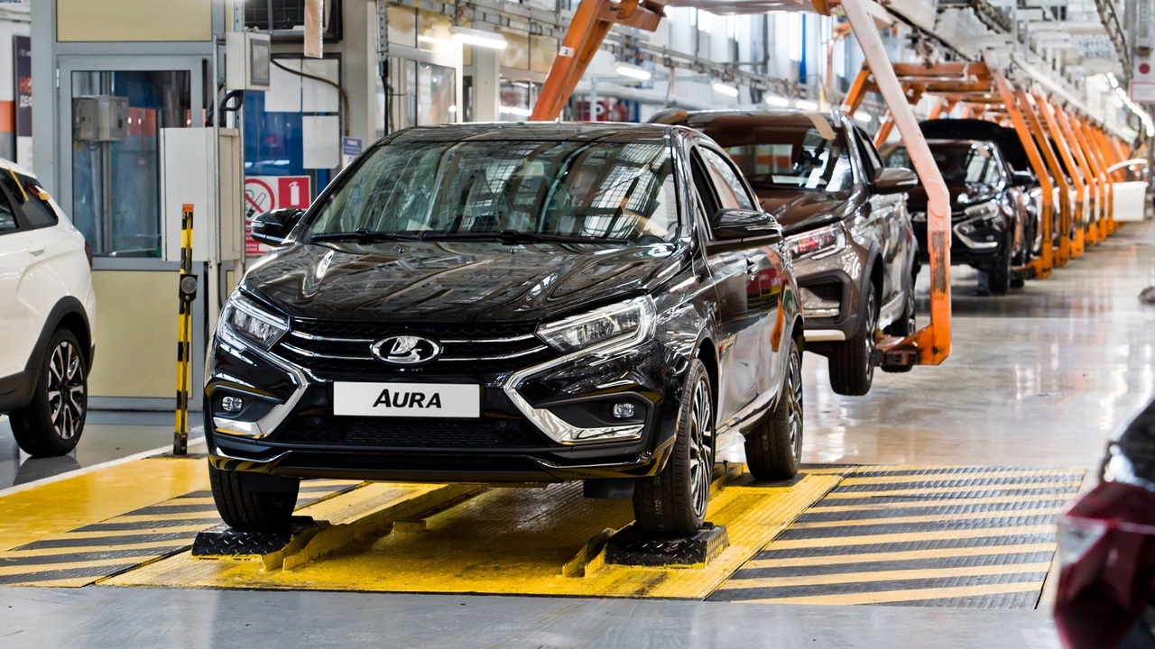 АВТОВАЗ начал выпуск LADA Aura с климат-системой и LADA Connect Информацию о стоимости и старте продаж обновлен...