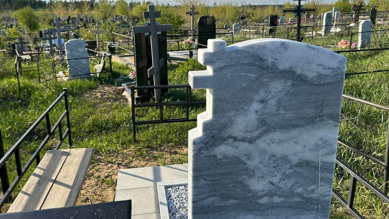 Священник Дмитрий Рощин объяснил значение могил...