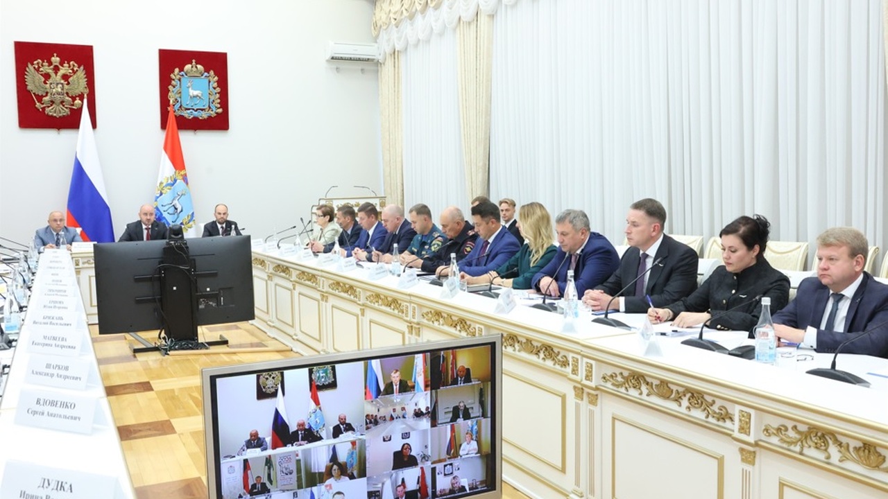На оперативном совещании губернатор Самарской о...