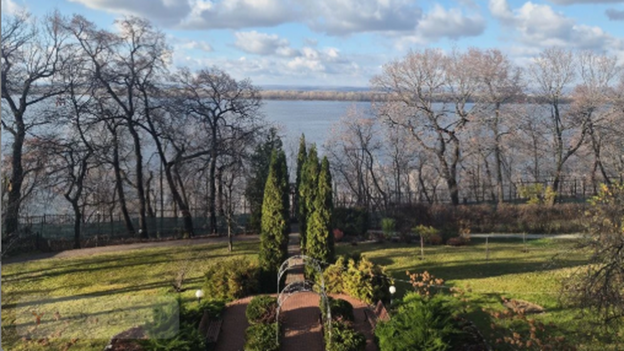 Сначала он может составить 1% от стоимости разм...