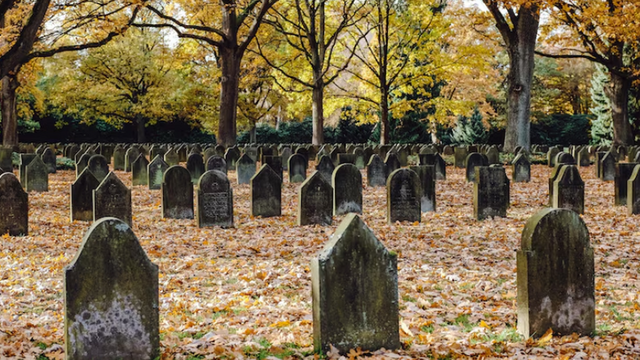 Археологи обнаружили в Риме гвозди в погребения...