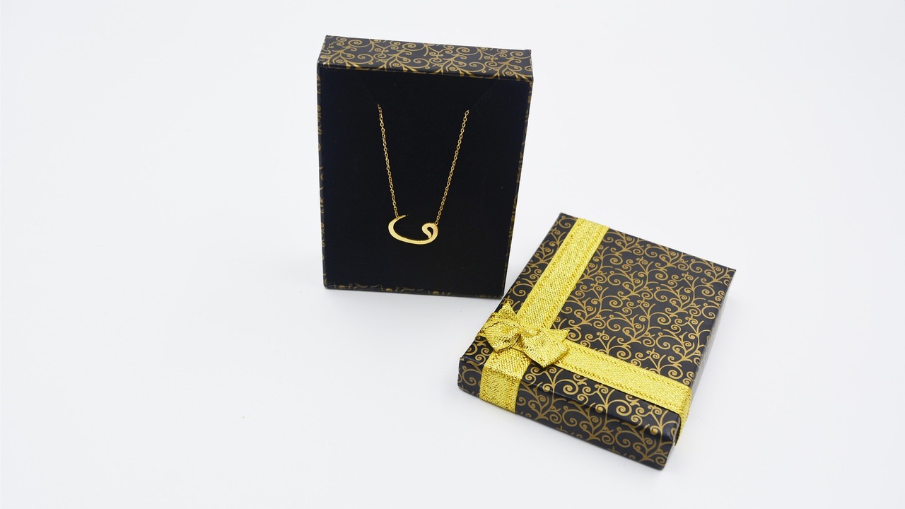 Покупать подарки жители города чаще всего собир...