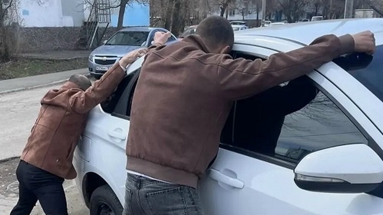 В Смышляевке под Самарой проверили более 50 человек во время рейда В МВД подчеркнули, что аналогичные оперативно-п...