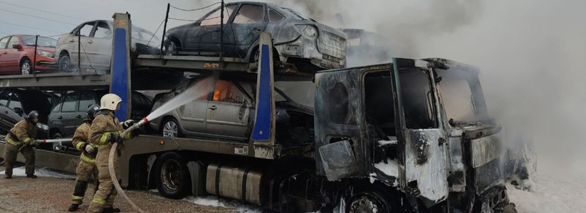 В Тольятти загорелись 2 автовоза с 16 машинами