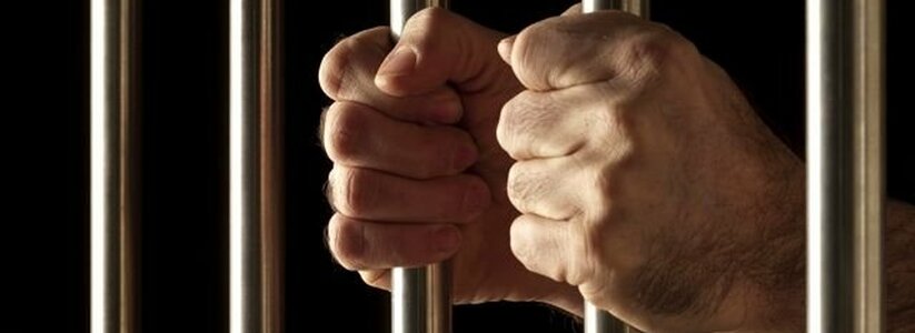 В Самарской области во время суда заключенный начал резать себя В Самарской области заключенный начал резать себя