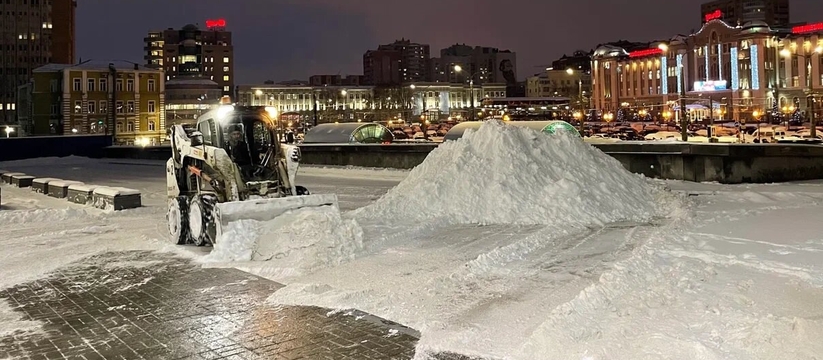 С дорог Самарской области за сутки вывезли свыше 960 тонн снега Более 960 тонн снега вывезли с региональных тра...