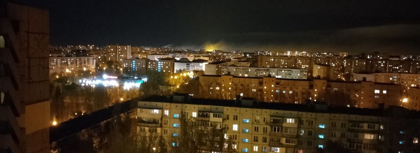 Тольяттинцев напугало загадочное зарево над промзоной ночью