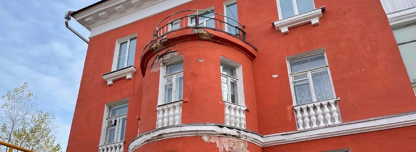 В Тольятти некачественный капремонт привел к разрушению фасадов домов в Шлюзовом