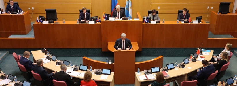 На заседании Самарской губернской думы с Дмитрием Азаровым обсудили бюджет на 2023 год