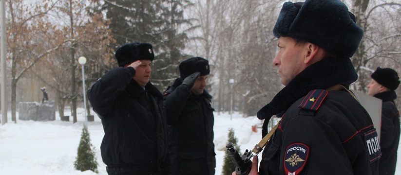 В Тольятти почтили память сотрудников УМВД