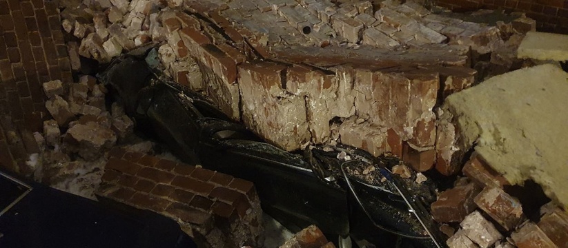 Осталась лишь лепешка: В Самарской области обрушилась стена дома