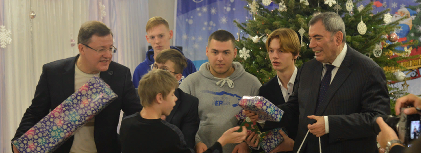 Дмитрий Азаров поздравил с Новым годом детей-сирот и ребят без попечения родителей