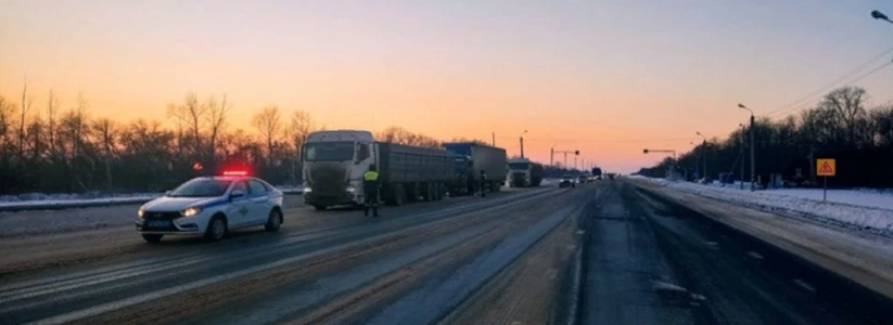 В Самарской области полицейские спасли замерзающего дальнобойщика полицейские спасли замерзающего дальнобойщика
