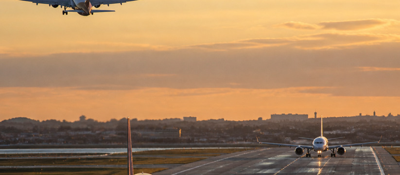 Более 20 самолетов, летевших в Москву, перенаправили в другие города Airplanes redirected from Moscow airports to ot...