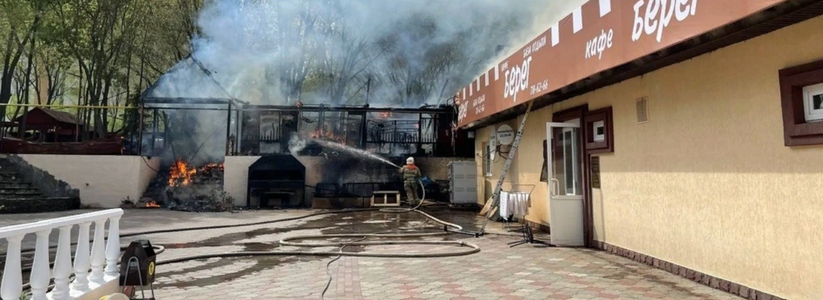 В Тольятти 2 июня 2022 года сгорело кафе "Берег" на улице Спортивной