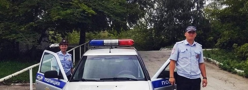 В Самаркой области 10 июня спасатели доставали водителя из машины после ДТП