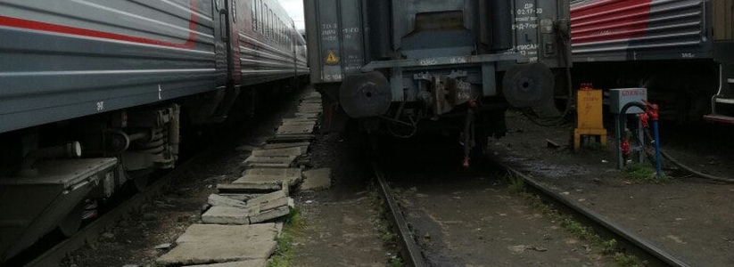 Вторая женщина выжила. В среду, 22 июня 2022 года, в Челябинской области на станции две женщины попали под поезд, при это одна из них погибла.