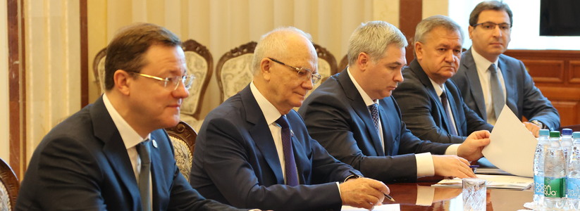 Дмитрий Азаров провел встречу с Чрезвычайным и Полномочным послом России Борисом Грызловым