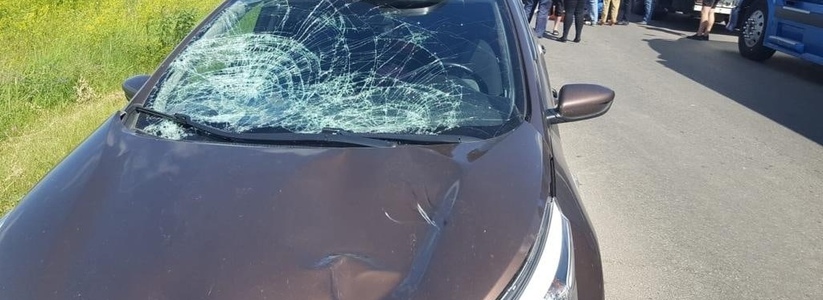 Машина и девочки пострадали. В Самарской области во вторник, 28 июня 2022 года, два ребенка угодили под колеса машины на дороге села Александровка.