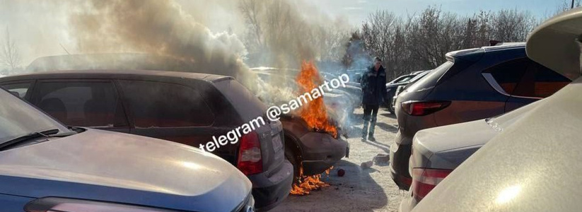 В Самаре 14 января на парковке около ТЦ «Космопорт» сгорел автомобиль «Хонда»