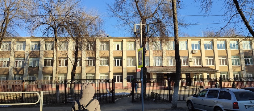 Запрещают возвращаться внутрь: В Самарской области эвакуировали несколько школ В Самарской области эвакуировали несколько школ