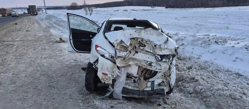 Женщина на Kia Rio в Кинельском районе Самарско...