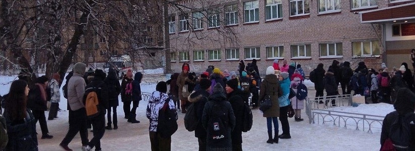 В Тольятти из нескольких школ эвакуировали детей из-за опасного сообщения