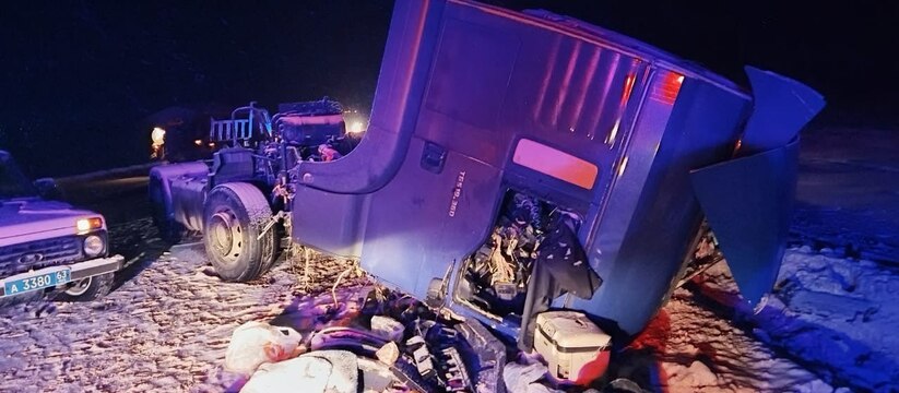 Проклятый участок: В Самарской области на М-5 произошли две страшные аварии с 8 машинами В Самарской области на М-5 произошли две страшн...