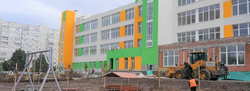 Губернатор проинспектировал ход строительства школы на 1600 мест в Тольятти