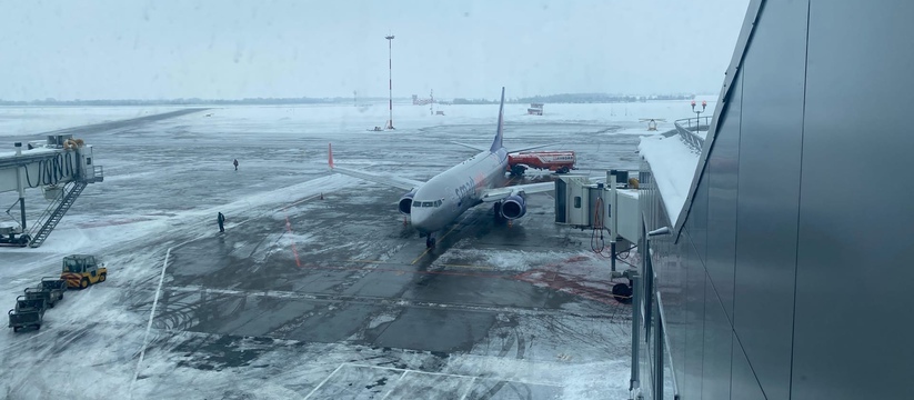 В Самаре самолету повредили обшивку перед вылетом в Москву