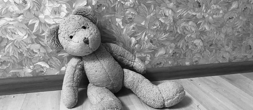 Не смогли найти в квартире: В Тольятти под окнами многоэтажки лежало тело ребенка