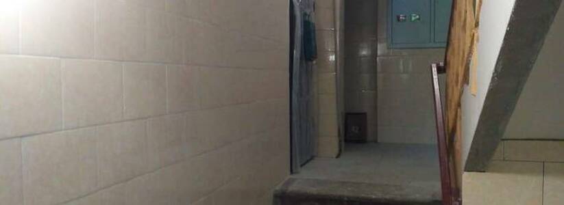 В Самаре в подвале дома бьет фонтан из канализации в сентябре 2022 года