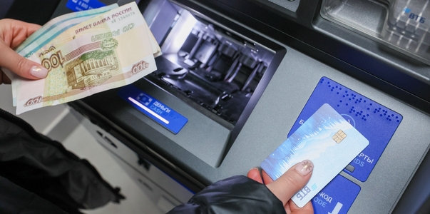 ВТБ: объем продаж кредитов наличными в России в...
