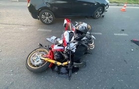 В Тольятти мотоциклист на врезался Honda в иномарку и попал в больницу