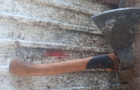 В Самарской области мужчина грозился зарубить женщину топором из-за плохого ремонта